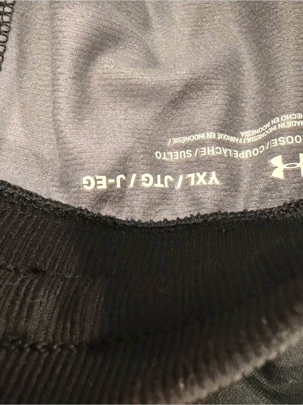 NWOT Under Armour Black and Gray Camo Joggers Sweatpants Pull Drawstring YXL